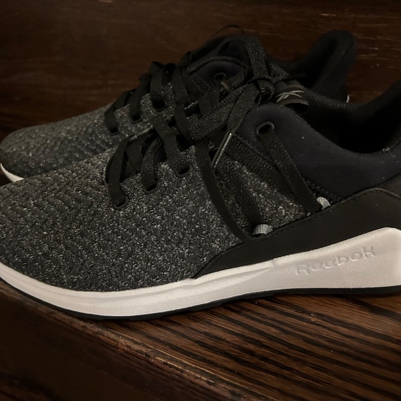 New Reebok walking shoes - Picture 2 of 4